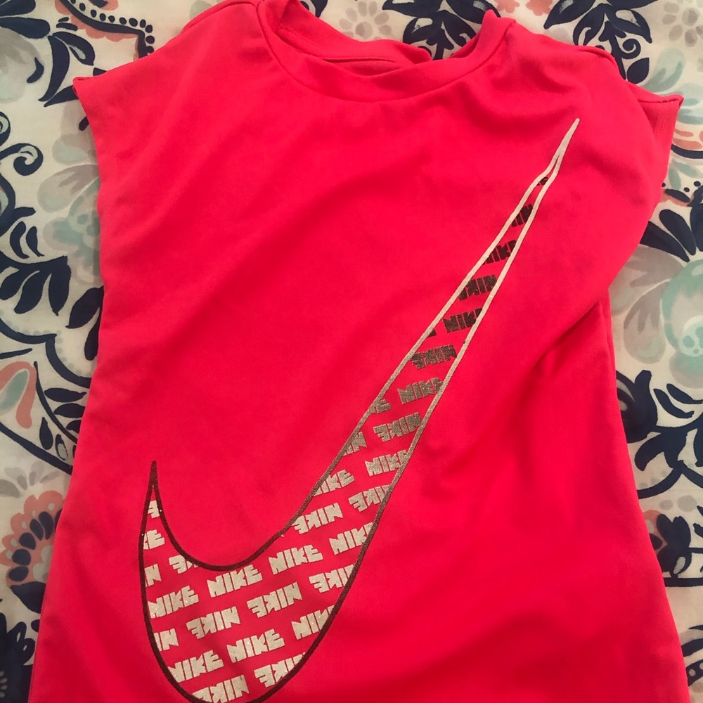 Girls Nike dri fit T-shirt